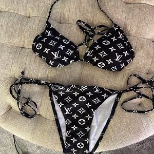 NWOT String Bikini Size M